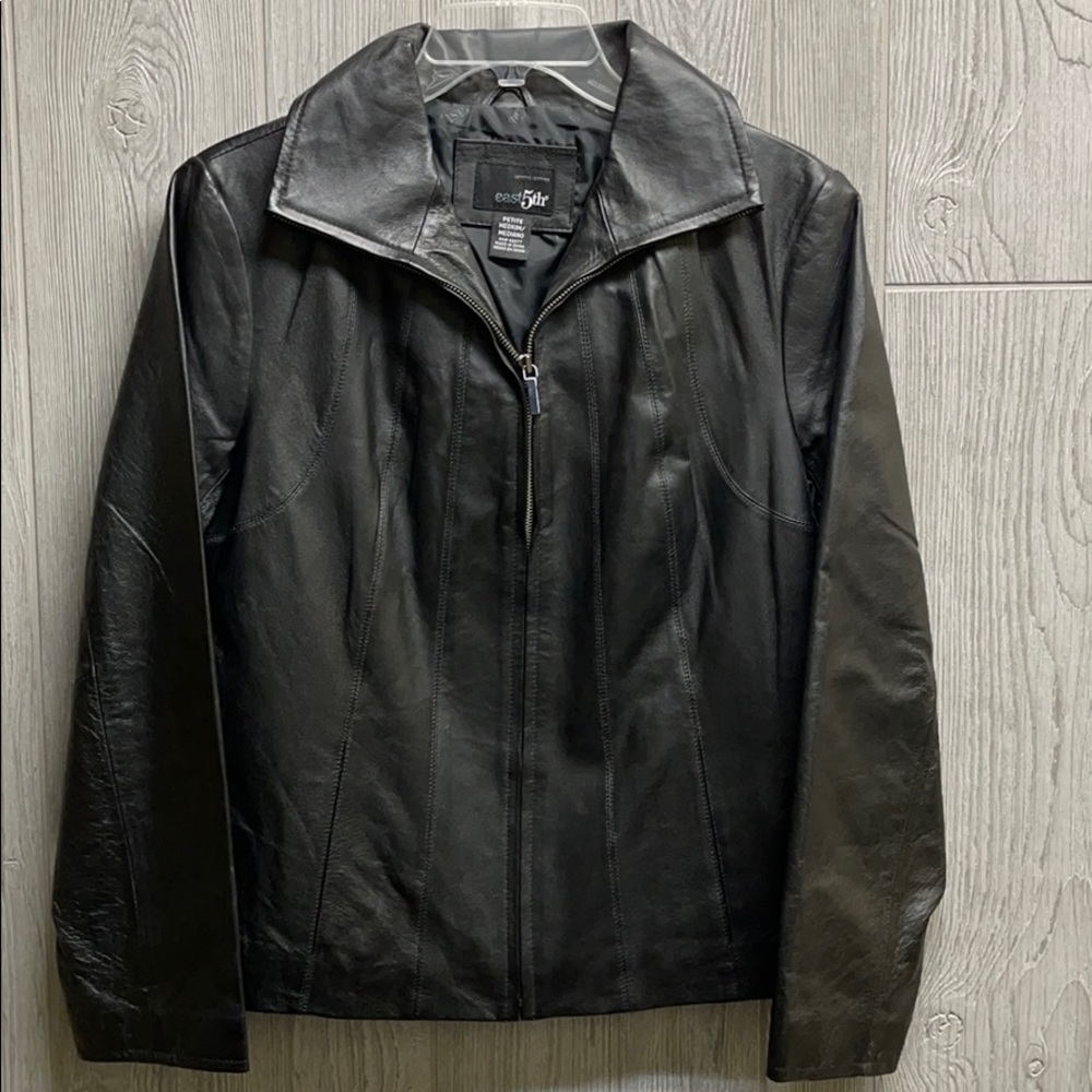 💥Women’s Black Leather Jacket💥